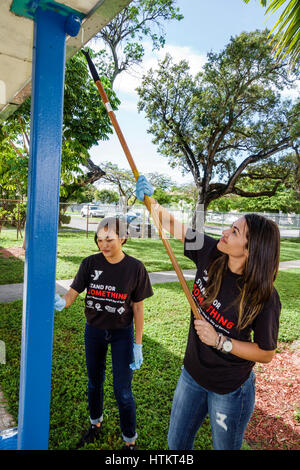 Miami Florida,Allapattah,Comstock Elementary School,Martin Luther King Jr. Day of Service,MLK,progetto di beautification,Asian ragazza ispanica ragazze,femmina Foto Stock