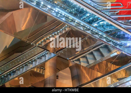 Escalator alla stazione Garibaldi, Napoli Foto Stock