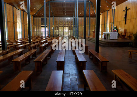 La fantastica architettura di interno Ka Don chiesa, Don Duong, Vietnam, Dalat campagna, Kadon cappella di legno, utilizzare la luce naturale in modo rispettoso dell'ambiente Foto Stock