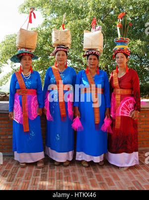 PHAN RANG, VIET NAM, donna ietnamese in abito tradizionale di minoranza etnica Cham, festival kate tenere ogni anno, Ninh Thuan, Vietnam, Foto Stock