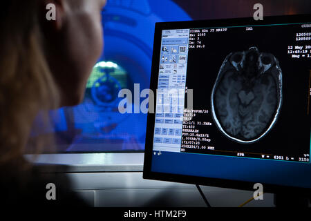 Esperimenti medici e di ricerca presso università di Cardiff Scuola di psicologia, Cardiff Wales, Regno Unito Foto Stock