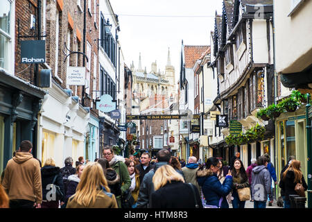 Ye Olde Starre Inne Stonegate centro di York York street strade di York city REGNO UNITO Inghilterra Yorkshire Foto Stock