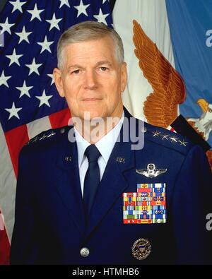 Richard Bowman Myers (nato il 1 marzo / 1942) generale nella United States Air Force e servito come il quindicesimo Presidente del Comune di capi di Stato Maggiore. Come Presidente / Myers è stato il militare degli Stati Uniti più alta della classifica ufficiale in uniforme. Myers generale divenne th Foto Stock