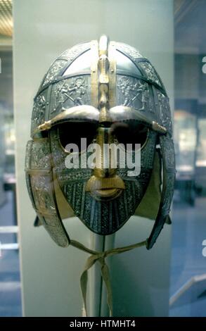 Casco anglosassone parte di Sutton Hoo tesoro scavate vicino a Woodbridge, Suffolk, Inghilterra, 1939. British Museum Foto Stock