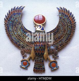 Gioiello pettorali dal tesoro di Tutankhamon mostra falcon intitolata Dio con Sun disk (Aton) Foto Stock
