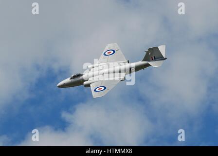 English Electric Canberra PR9 bombardiere xh134 visualizza all'Airshow di Dunsfold nel Surrey, Inghilterra. È stato costruito nel 1959 per la Royal Air Force. Foto Stock