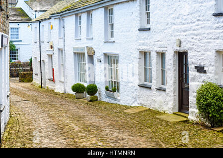 Strada di ciottoli nel villaggio di ammaccatura, Cumbria Foto Stock