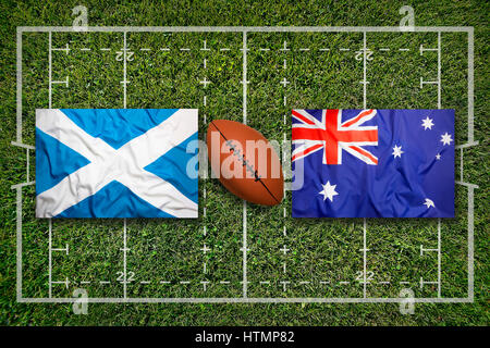 Scozia vs Australia bandiere sul verde del campo di rugby Foto Stock