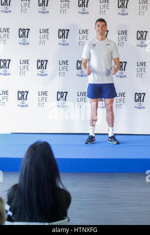 Madrid, Spagna 13 Mar, 2017 Cristiano Ronaldo presenta il nuovo Fitness Crunch palestra CR7 in Spagna a Madrid marzo13, 2017 Foto Stock