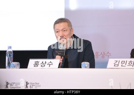 Seul in Corea. 13 Mar, 2017. Min Kim hie, Sang-soo Hong assistere alla premiere di sulla spiaggia di notte da soli a Seul, in Corea il 13 marzo, 2017.(Cina e Corea diritti) Credito: TopPhoto/Alamy Live News Foto Stock