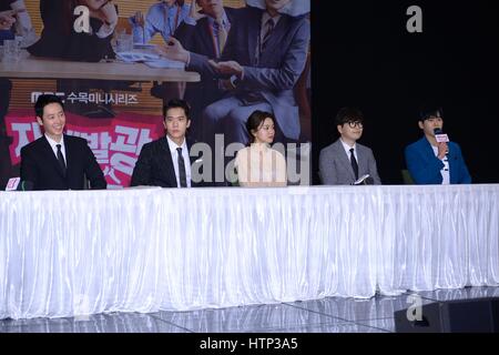 Seul in Corea. 13 Mar, 2017. Ko ah cantato, Ha Suk Jin partecipare alla conferenza di produzione di auto light emitting ufficio a Seul in Corea il 13 marzo, 2017.(Cina e Corea diritti) Credito: TopPhoto/Alamy Live News Foto Stock