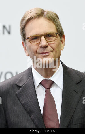 Wolfsburg, Germania. Xiv Mar, 2017. Jochem Heizmann, sedia per la Cina, raffigurato all'annuale conferenza stampa per la Volkswagen AG nella sede aziendale in Wolfsburg, Germania, 14 marzo 2017. Foto: Rainer Jensen/dpa/Alamy Live News Foto Stock