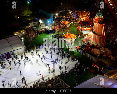Pattinaggio su ghiaccio al Winter Wonderland, Cardiff Foto Stock