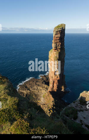 Il vecchio uomo di Hoy, mare pila sull isola di Hoy, parte dell'arcipelago delle Orkney della costa nord della Scozia. Foto Stock