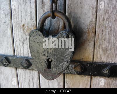 Cuore a forma di lucchetto a Caernarfon Castle Foto Stock