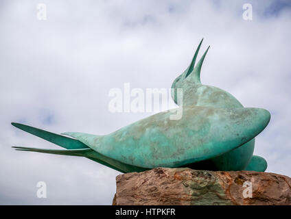 Arctic tern statua in bronzo di Geoffrey Dashwood al di fuori della Scozia centro di uccello, North Berwick, East Lothian, Regno Unito Foto Stock