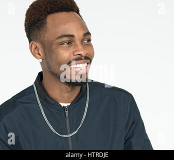 Giovane ragazzo nero leggero sorriso ritratto Foto Stock
