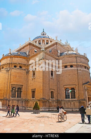 L'angolo di Santa Maria della Steccata Basilica, costruito in forma di croce greca, Parma, Italia. Foto Stock