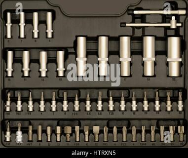 Set di chiavi e i bit in nero isolato della Casella degli strumenti Foto Stock