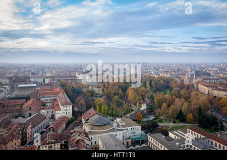 Torino skyline panoramico vista sui Giardini Reali dalla Mole Antonelliana Foto Stock