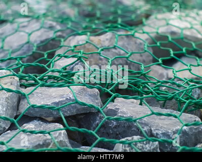 Ruvida grigio bluastro tessitura della pietra verde con filo di catena Foto Stock