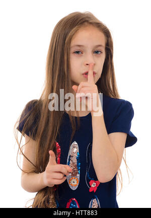 Bellissima bambina con il silenzio gesto Isloated su bianco Foto Stock