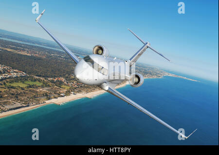 Air-air shot di un Bombardier Challenger CL604, twin motore business jet, volando sopra la spiaggia. Foto Stock