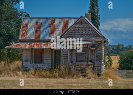 Abbandonato casa in legno in Hawkes Bay regione della Nuova Zelanda. Foto Stock