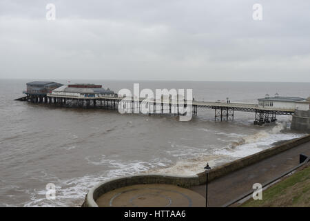 Cromer Pier in primavera. Foto Stock