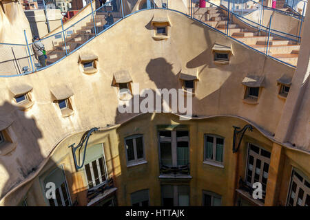 Casa Milà / La Pedrera, l'ultima grande opera residenziale di Gaudí, Barcellona, in Catalogna, Spagna. Foto Stock