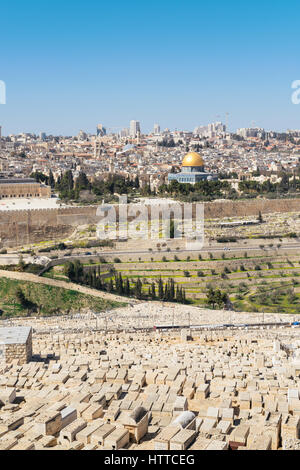 Vista dal Monte degli Ulivi verso la Moschea di Al-Aqsa e la Cupola della roccia, il Monte del Tempio, la Città Vecchia di Gerusalemme, Israele Foto Stock