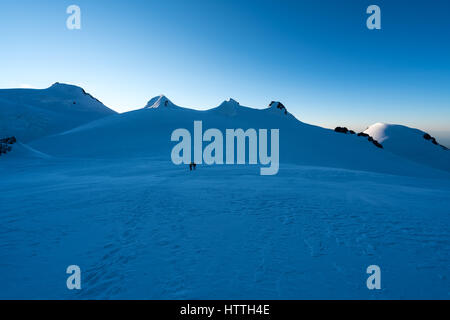 Arrampicata in montagna nel Monte Rosa Mountains, Nord Italia, Alpi, Europa UE Foto Stock