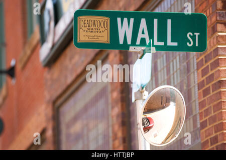 Cartello di Wall Street nella storica città turistica di Deadwood, South Dakota, Stati Uniti Foto Stock