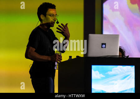 Stiven Kerestegian durante la terza e ultima giornata di conferenze del FID 7, 'Festival Internacional de Diseño' in La Antigua Aduana, San José di Costa Rica Foto Stock