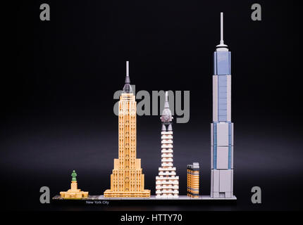 Tambov, Federazione Russa - 26 dicembre 2016 Lego Architecture New York City. Sfondo nero. Studio shot. Foto Stock