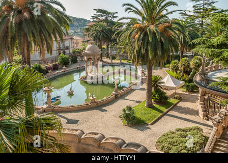 Park e la bizzarra architettura della Villa Grock in Oneglia, Imperia, alla costa ligure, a nord-ovest dell'Italia. Foto Stock