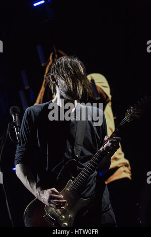 Red Hot Chili Peppers eseguire su The Getaway World Tour presso la Air Canada Centre di Toronto Foto Stock