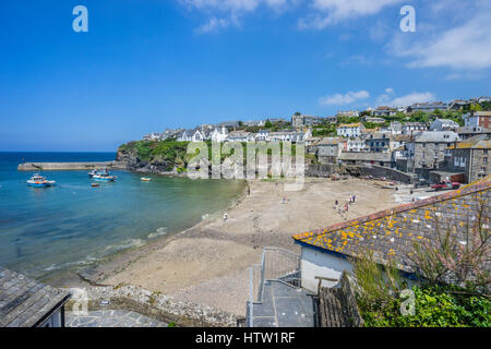 Regno Unito, Sud Ovest Inghilterra, Cornwall, Port Isaac, porto spiaggia ghiaiosa Foto Stock