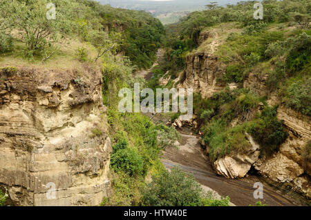 Acqua-cavava gorges del Hells Gate National Park in Kenya Foto Stock