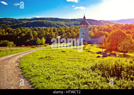 Vecchio Dreznik Grad rovine della città di fiume Korana, canyon, il parco nazionale dei laghi di Plitvice di Croazia Foto Stock