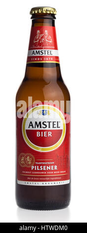 Bottiglia di olandese Amstel birra Pilsener isolato su uno sfondo bianco Foto Stock