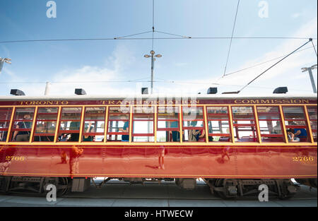 L'ultimo residuo Peter Witt tram in transito di Toronto commissione è ancora funzionante e sul display a Leslie street fienili in Toronto. Foto Stock