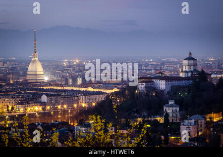 Torino vista panoramica con Mole Antonelliana e Monte dei Cappuccini Foto Stock