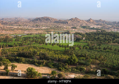 Ariel paesaggio dal Anjana Matha tempio ( Hanuman Tempio), Hampi Foto Stock