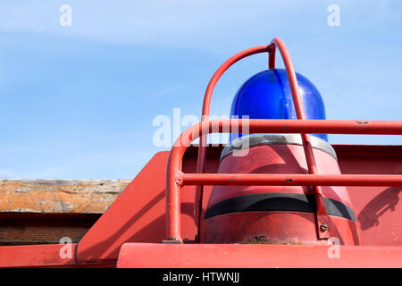 Blu veicolo di emergenza illuminazione di un classico motore Fire Foto Stock