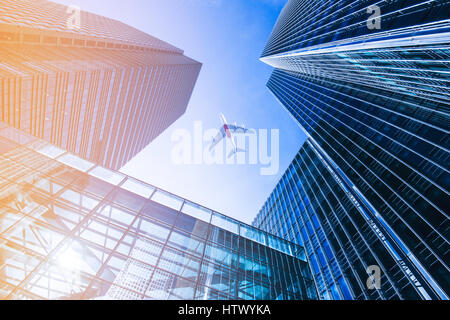 Volo aereo su business grattacieli. Foto Stock