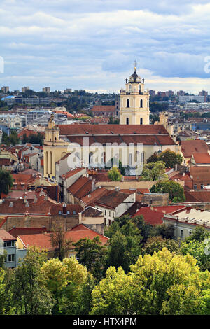 Vista panoramica troppo la città vecchia di Vilnius. La Lituania. Foto Stock