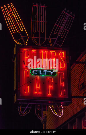 Beale Street è uno dei più visitati strade di Memphis, Tennessee. Famoso per essere il centro per la musica e i ricordi di leggende della musica e della storia. Foto Stock