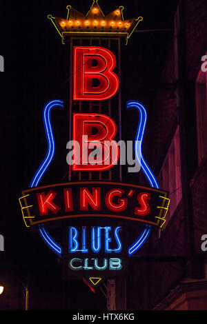 Beale Street è uno dei più visitati strade di Memphis, Tennessee. Famoso per essere il centro per la musica e i ricordi di leggende della musica e della storia. Foto Stock