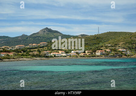 L'Ile Rousse è una vivace cittadina distesa ai piedi delle colline di Balagne in Corsica costa. Foto Stock